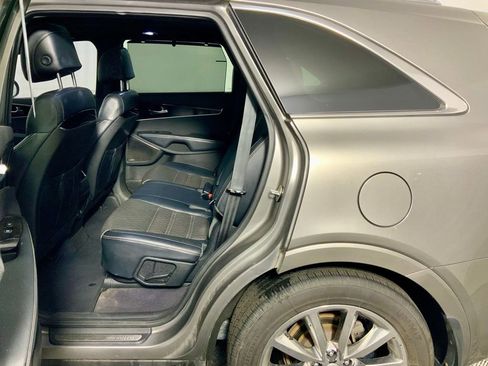 Used 2017 Kia Sorento SX image 28