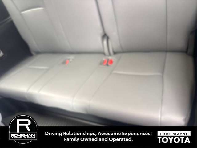 Used 2022 Toyota Highlander XLE FWD image 9