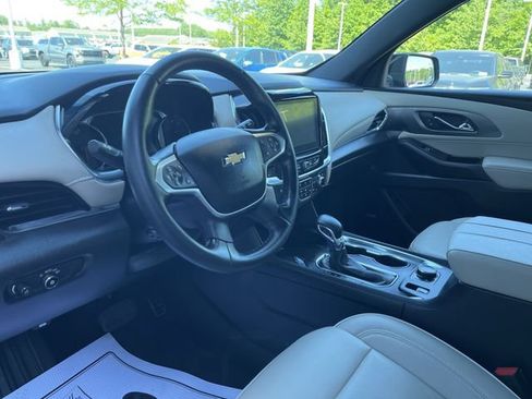 Certified 2023 Chevrolet Traverse Premier FWD image 10