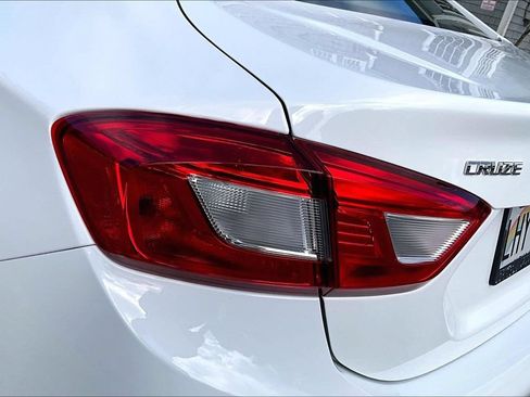 Used 2018 Chevrolet Cruze LT w/ LT Fleet Convenience Package FWD image 32