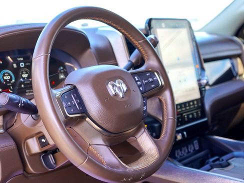 Used 2025 RAM 2500 Limited AWD/4WD image 9
