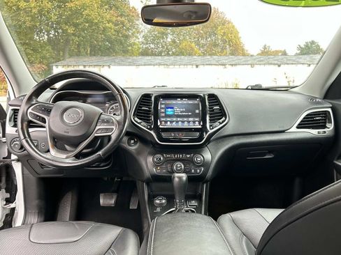 Used 2019 Jeep Cherokee Limited image 24