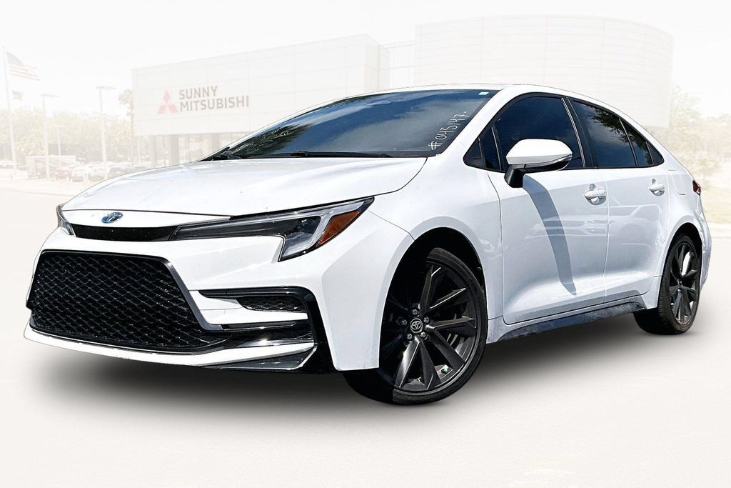 Used 2024 Toyota Corolla SE FWD image 1