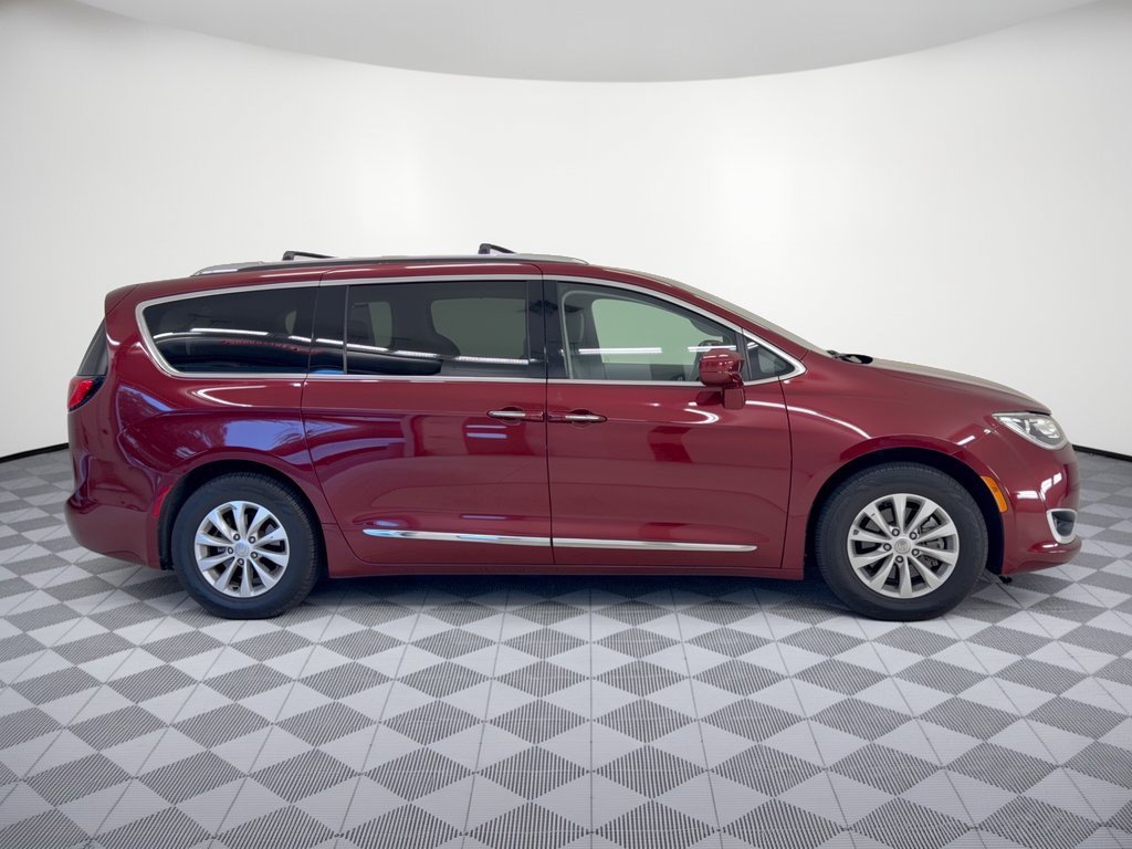 Used 2019 Chrysler Pacifica Touring-L FWD image 6