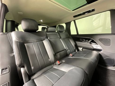 Used 2025 Land Rover Range Rover Long Wheelbase SE image 22