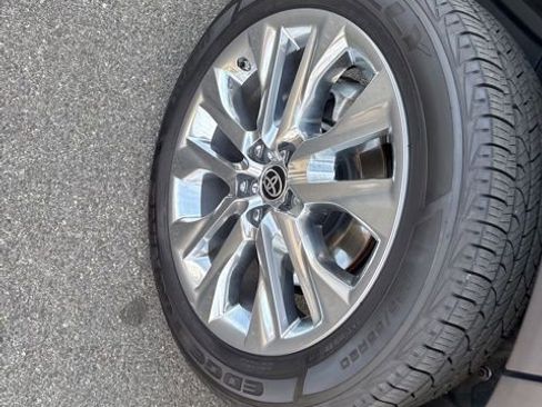 Used 2021 Toyota Highlander Limited image 40