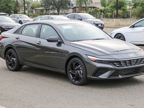 New 2026 Hyundai Elantra Sport FWD image 4