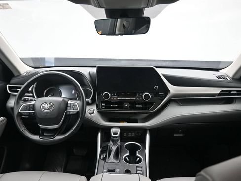 Used 2023 Toyota Highlander XLE FWD image 53