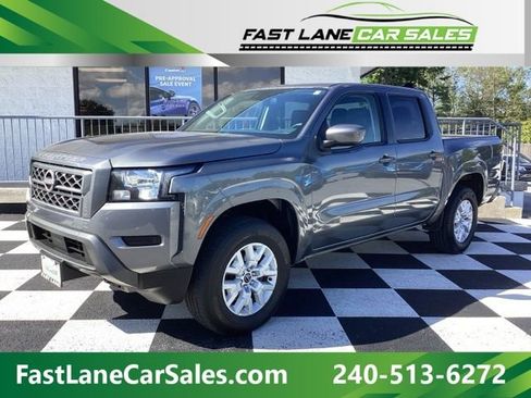 Used 2023 Nissan Frontier SV image 1