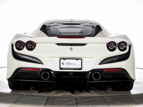 Used 2021 Ferrari F8 Tributo image 8