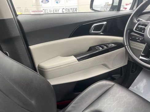 Used 2024 Kia Carnival EX image 30