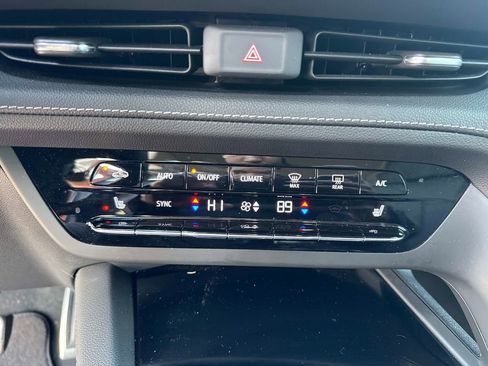 Used 2023 Buick Envision Essence w/ Sport Touring Package image 24