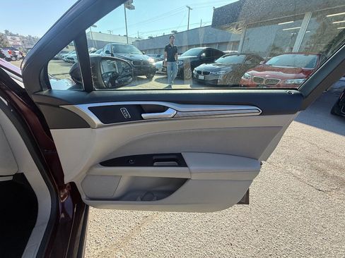 Used 2018 Ford Fusion SE FWD image 16