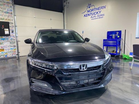 Used 2020 Honda Accord Touring image 3