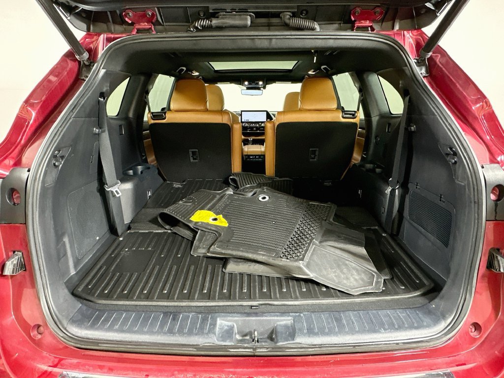 Certified 2023 Toyota Highlander Platinum FWD image 27