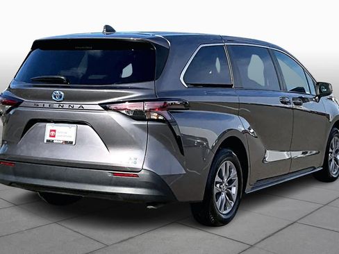 Certified 2024 Toyota Sienna LE image 12