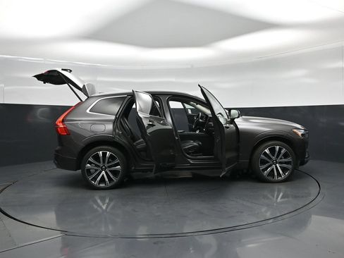 Used 2023 Volvo XC60 B5 Ultimate w/ Climate Package AWD/4WD image 3