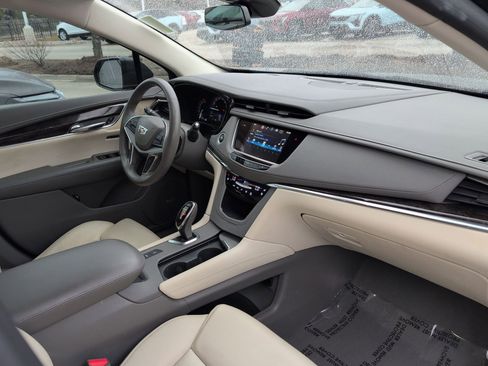 Used 2017 Cadillac XT5 Premium Luxury image 35