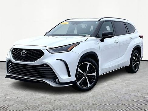 Used 2022 Toyota Highlander XSE image 3