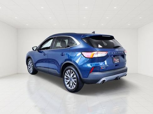 Certified 2020 Ford Escape Titanium w/ Titanium Premium Package 2.0 AWD/4WD image 4