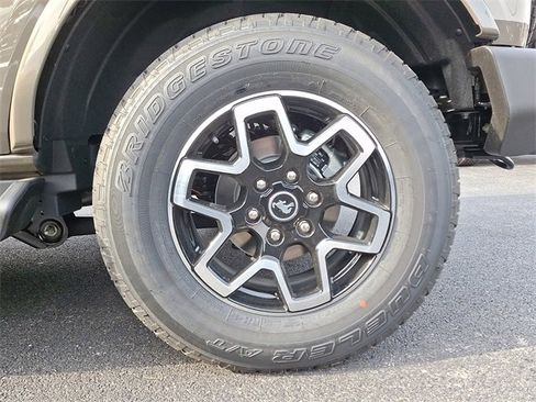 New 2025 Ford Bronco Outer Banks image 5