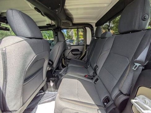 New 2025 Jeep Gladiator Sport image 12