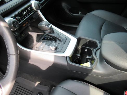 Used 2022 Toyota RAV4 XLE Premium AWD/4WD image 18