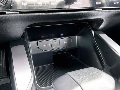 Used 2025 Kia Sorento LX image 16