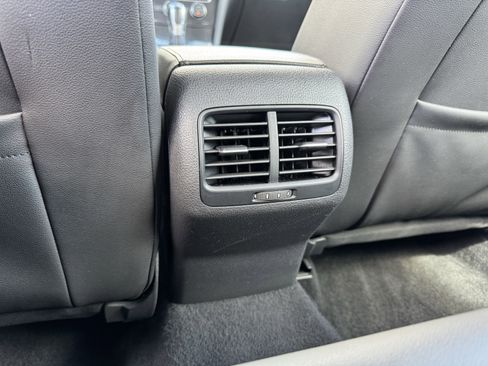 Used 2019 Volkswagen e-Golf SEL Premium image 31