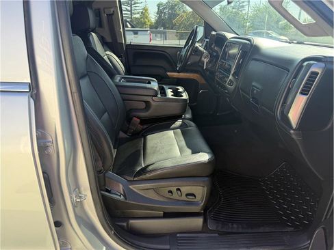 Used 2018 Chevrolet Silverado 1500 LTZ AWD/4WD image 19