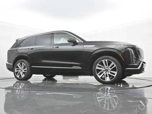 New 2026 Cadillac Vistiq Luxury w/ LPO, Floor Liner Package image 21