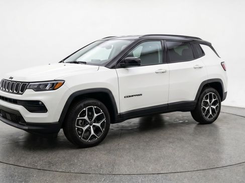 Used 2025 Jeep Compass Limited AWD/4WD image 3