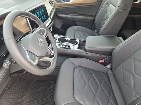 New 2026 Volkswagen Atlas SE FWD image 10