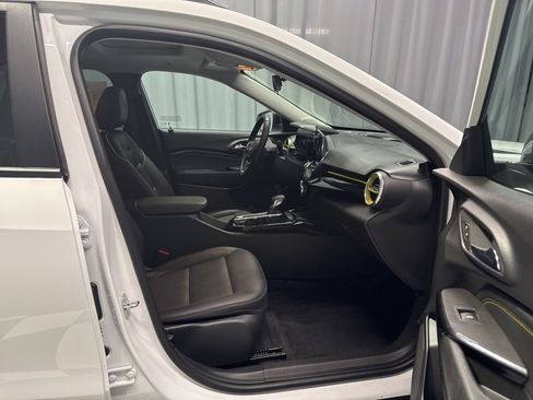 Used 2024 Chevrolet Trax ACTIV w/ Sunroof Package image 14