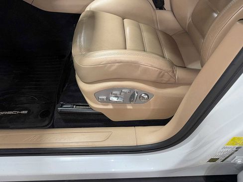 Used 2021 Porsche Macan AWD/4WD image 23