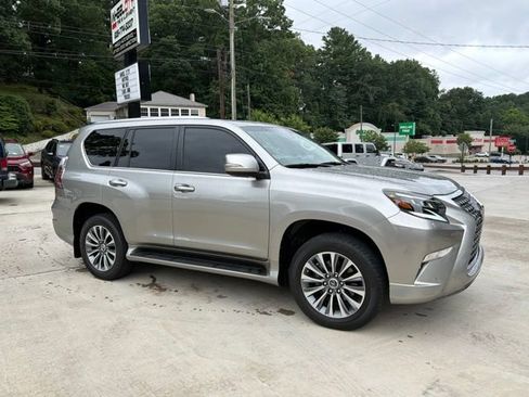 Used 2023 Lexus GX 460 Luxury w/ Accessory Package AWD/4WD image 4