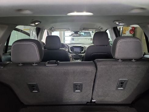 Used 2022 GMC Terrain SLE image 12