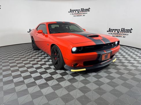 Used 2018 Dodge Challenger SRT w/ Technology Group image 8