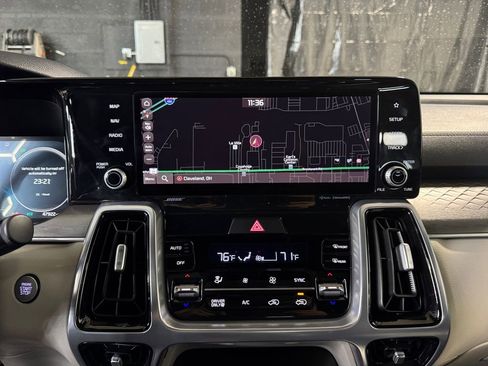 Used 2022 Kia Sorento SX Prestige w/ Panoramic Sunroof Package image 22