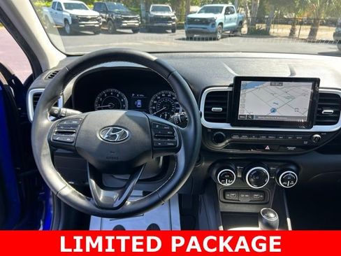 Used 2022 Hyundai Venue Limited FWD image 17