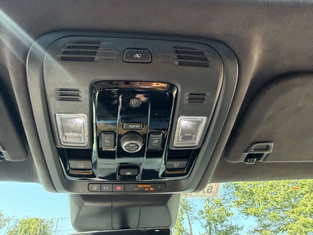 Certified 2025 Cadillac Escalade ESV Sport Platinum w/ LPO, ONYX Package AWD/4WD image 32
