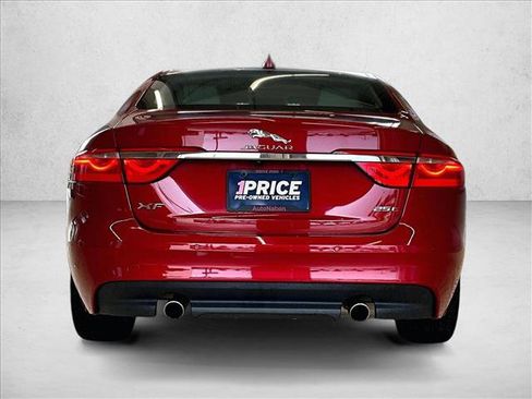 Used 2018 Jaguar XF Premium RWD image 4