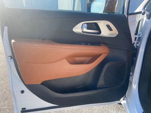 New 2026 Chrysler Pacifica Pinnacle FWD image 12