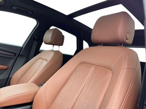 Used 2021 Audi Q5 Premium w/ Convenience Package image 11