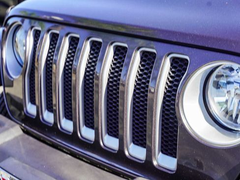 Used 2022 Jeep Wrangler Unlimited Sahara image 11