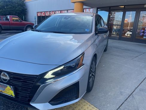 Used 2024 Nissan Altima 2.5 SV image 8