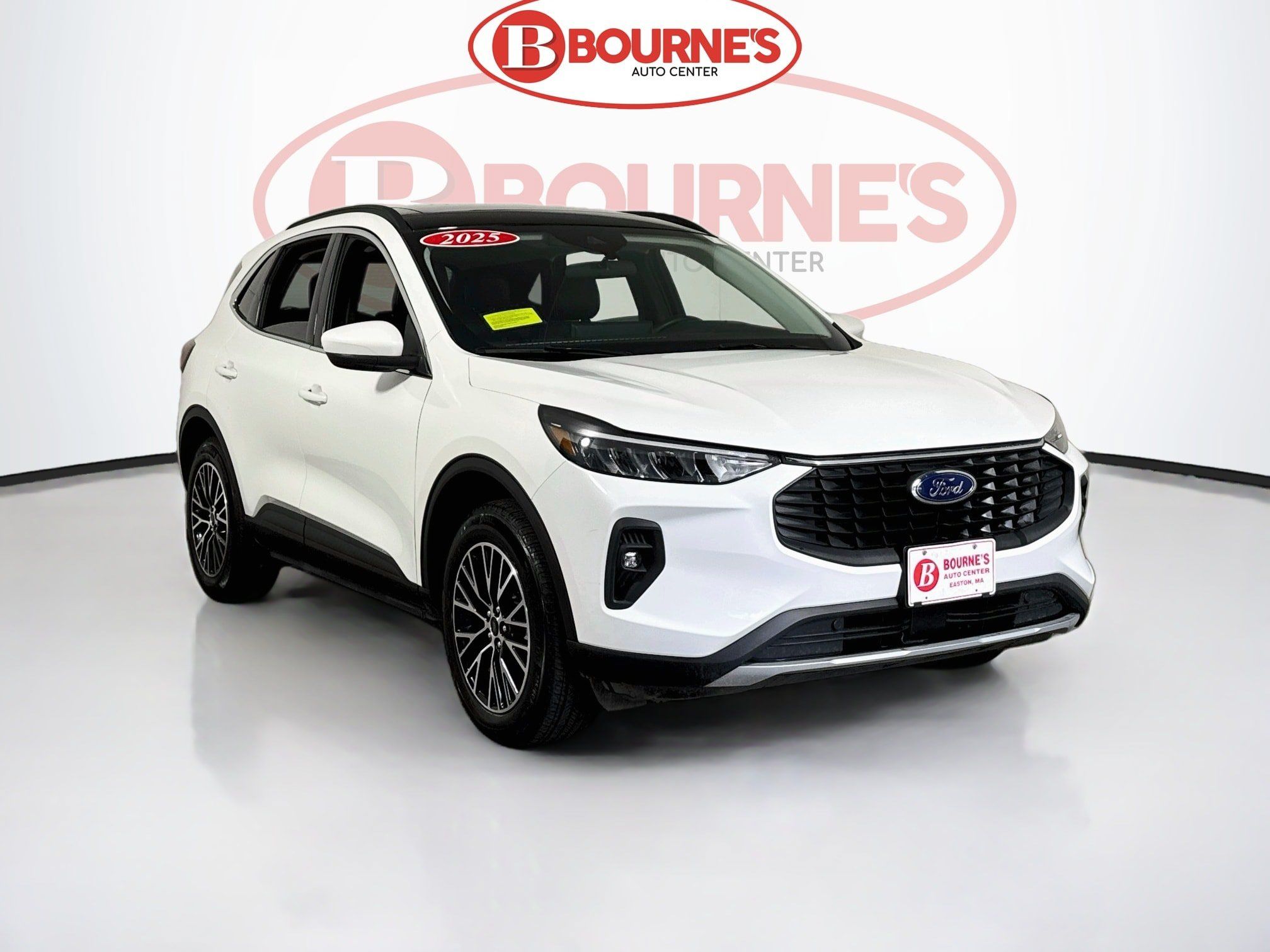 Used 2025 Ford Escape SE FWD image 1