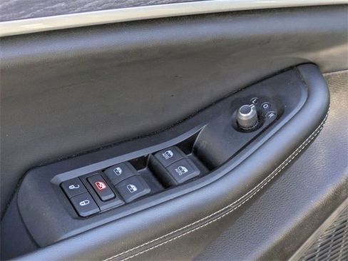 Used 2024 Jeep Grand Cherokee L Limited w/ Luxury Tech Group II image 16