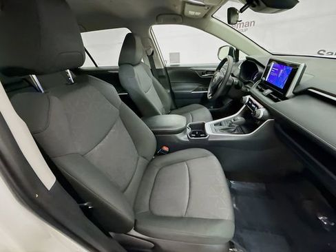 Used 2025 Toyota RAV4 XLE image 27