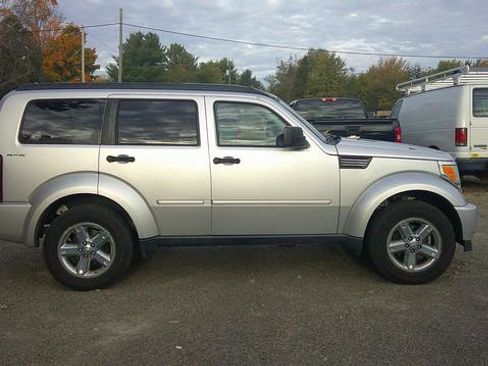 Used 2009 Dodge Nitro SLT image 3